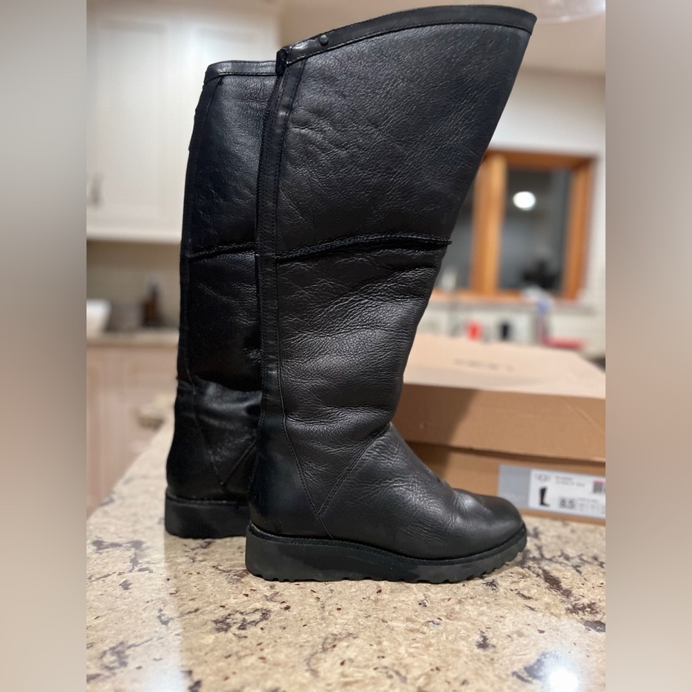 Woman’s Black Uggs